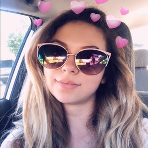 Meet your Posher, Julia